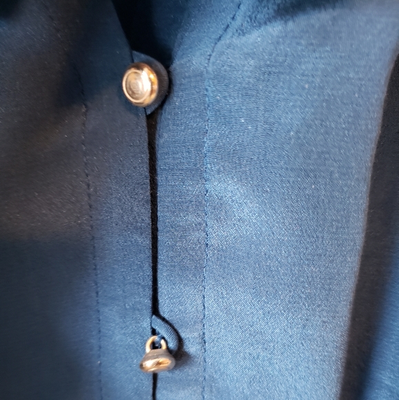 Banana Republic sleeveless silk blouse - Picture 2 of 6